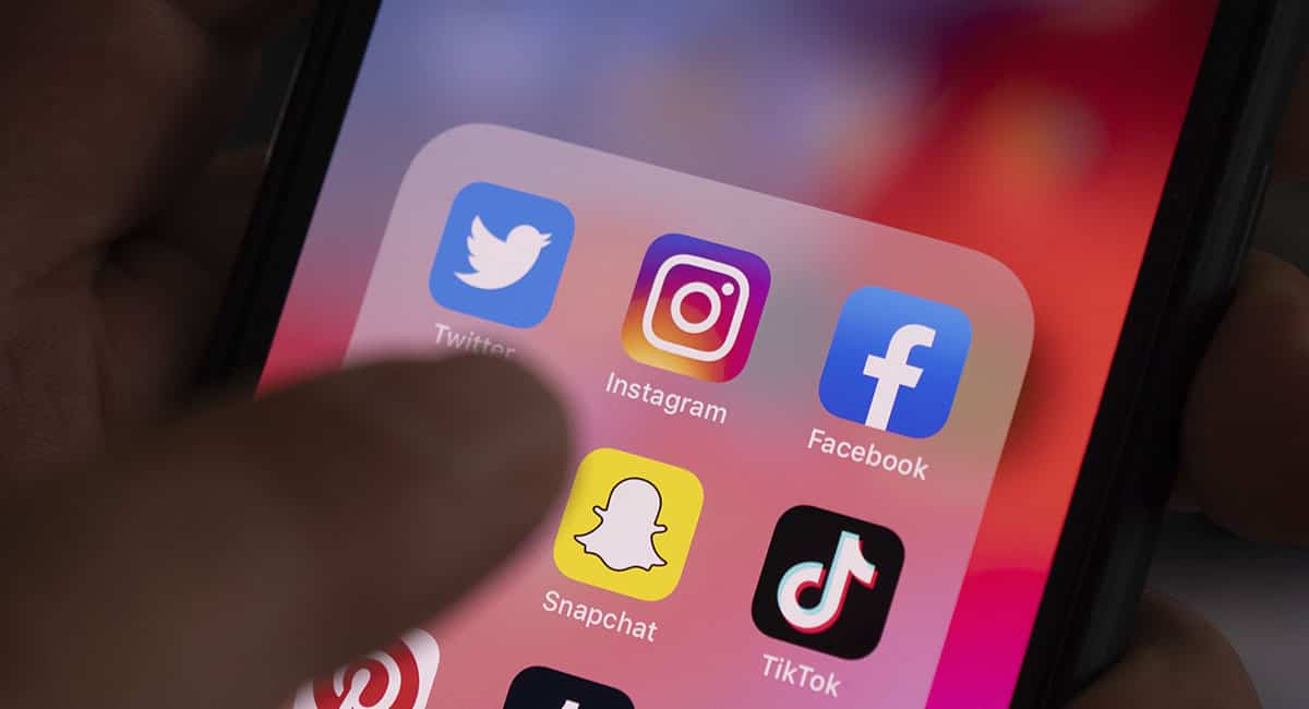 facebook-instagram--twitter